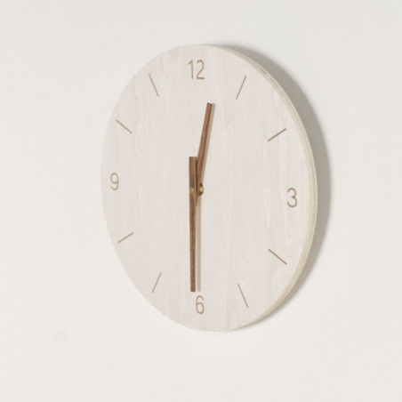 Horloge ronde murale "Simplicity" en bois gravé - Beige - D 30 x P 1.2 cm